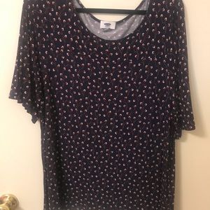 Flower/ivy pattern top